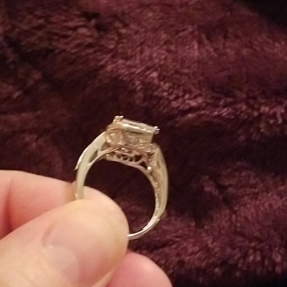 Ring - Picture 3 of 4